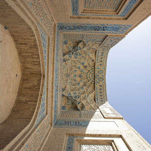نمایی از سردر مسجد جامع اشترجان