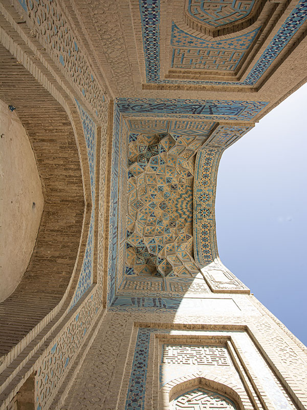 نمایی از سردر مسجد جامع اشترجان